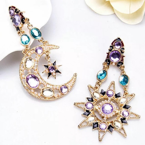 🔴 Moon & Star Chandelier Earrings - Picture 2 of 4